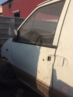 Nissan Vanetto çıkma sol ön kapı