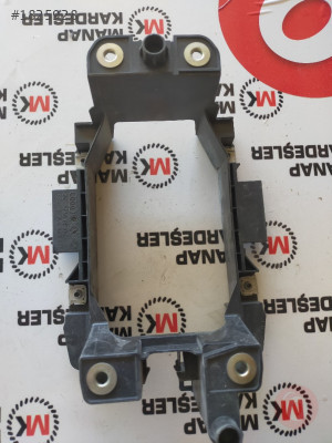 AUDİ A3 ORTA KONSOL BRAKETİ 8V0863531
