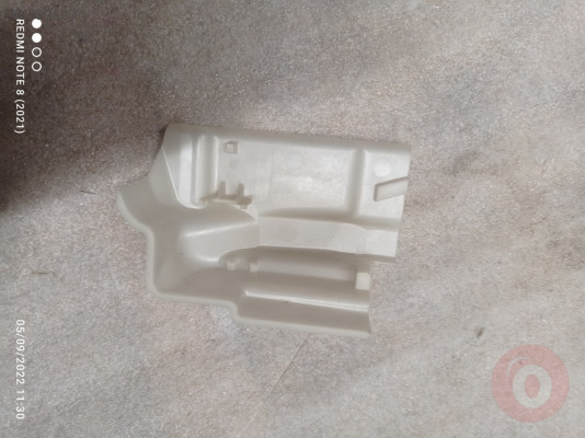 4G8839349 KAPI İÇ KİLİT KORUYUCUSU SOL  AUDİ A6 A7 TOUAREG 2