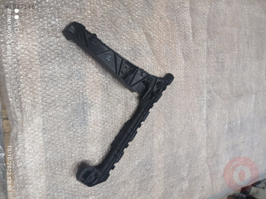 8W5807453 TAMPON TUTUCU BRAKETİ SOL  AUDİ A4 2016>> FARKLI Ü