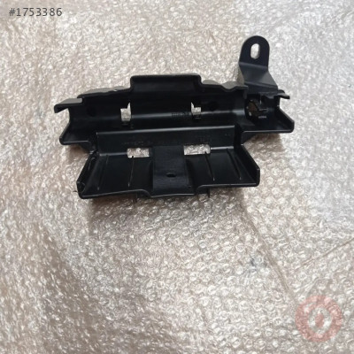 8V3012635/8V3012635B KRİKO TUTUCU BRAKETİ  AUDİ A3 2013>>