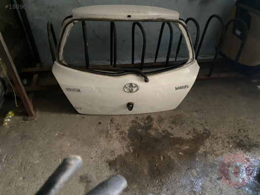 TOYOTA YARİS BAGAJ KAPAĞI