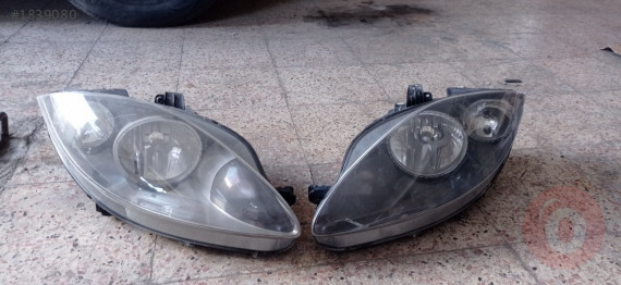 Seat Leon 2010,2011 bir çift ön far orjinal hatasız çıkma