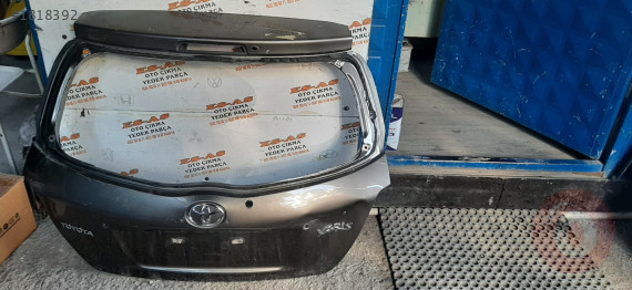 Toyota Yaris bagaj kapağı 2013 2016