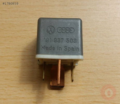 A3 PASSAT OCTAVIA SUPERB 82-15 YAKIT POMPA RÖLESİ 191937503