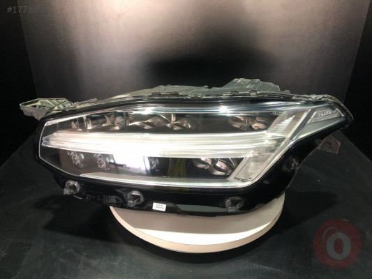 VOLVO XC90 SOL FAR (4 BEYİNLİ) 31353153