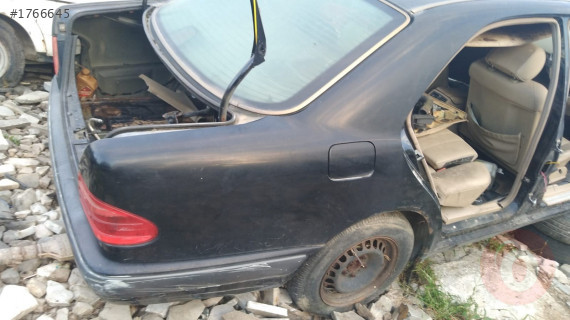 mercedes e220 kesme sağ arka çamurluk kedigöz