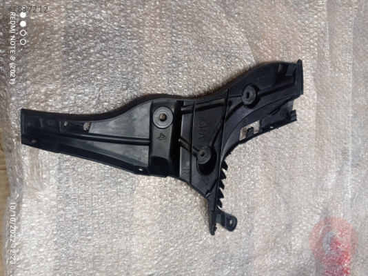 8V4807378D  TAMPON BRAKETİ SAĞ AUDİ A3 2017>> FARKLI ÜRÜN SE