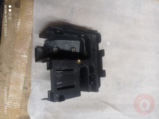 1K0907361B/1K0907361A SİGORTA KUTUSU ALT BRAKETİ AUDİ A3 Q3