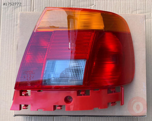 AUDİ A4 95-97 STOP LAMBASI SAĞ ARKA 8D0945112A