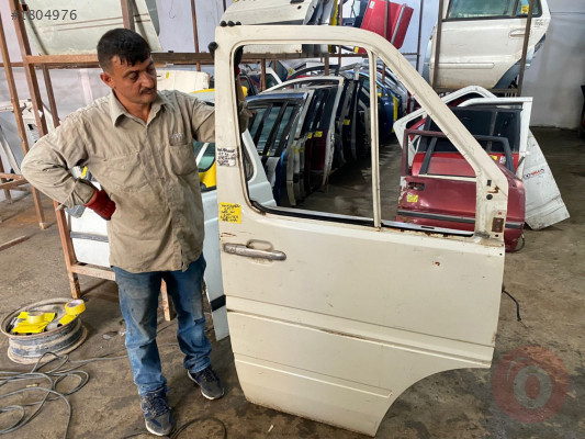 VOLKSWAGEN LT 35 SAĞ ÖN KAPI CAMI ORJİNAL ÇIKMA