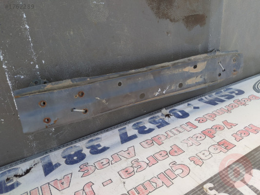 Toyota Yaris arka tampon demiri