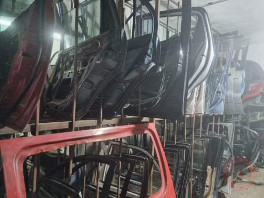 01-03 TOYOTA VERSO SAĞ ÖN KAPI