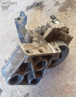 opel vivaro 1.9 çıkma mazot pompa braketi
