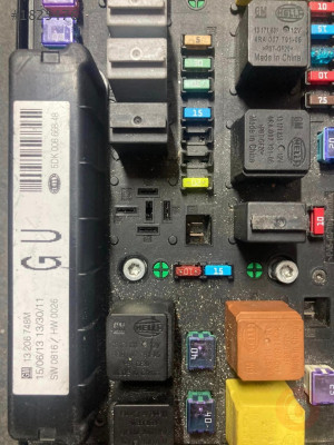 opel astra h ön sigorta kutusu 13206748 5DK008668-48