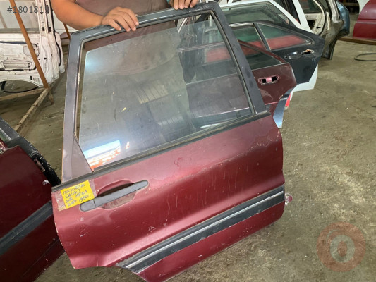 MİTSUBİSHİ GALANT SAĞ ARKA KAPI CAMI 1990 MODEL
