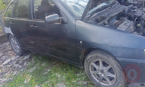 2001 model seat ibiza 16v akl çıkma sağ yan panel