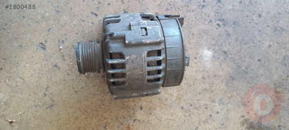 Trafic Vivaro şarj dinamosu çıkma orj OEM 8200538815