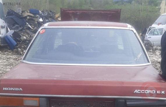1983 model honda accord 1.6 çıkma bagaj camı