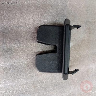 8W5827520 BAGAJ KİLİT KORUMA KAPAĞI AUDİ A4 2016>> FARKLI ÜR