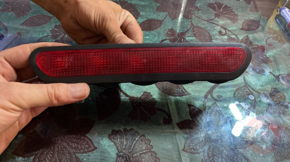08-12 FİAT LİNEA ORTA 3.STOP LAMBASI ORJ ÇIKMA