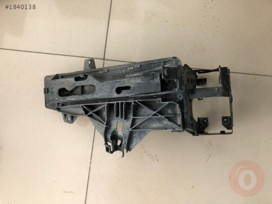 BMW F10 LCİ FAR BRAKETİ SOL 51647200793