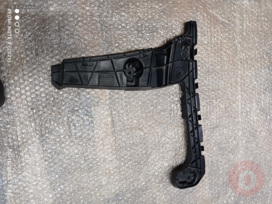 8W6807453 TAMPON TUTUCU BRAKETİ SOL ARKA  AUDİ A5 2017>> FAR