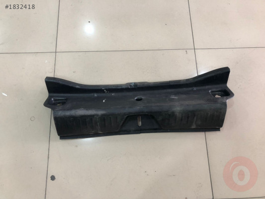 MERCEDES W176 BAGAJ EŞİK KAPLAMASI A1766900241