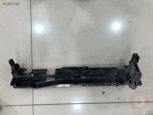 MERCEDES W213 RADYATÖR BRAKETİ SOL A0995041800