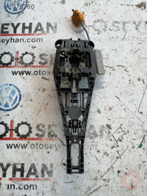 Opel insignia 2014 sağ arka kapı açma kolu braketi