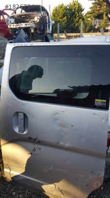 nissan vn200 çıkma sol sürgülü kapı camı