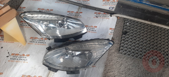 Citroen Picasso sağ sol far 2011