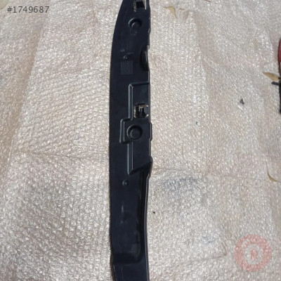 5C6821111A/5C6821111 ÇAMURLUK KAPAMA BRAKETİ SOL JETTA 2011>