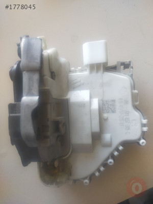 AUDİ A3 SOL ÖN KAPI KİLİDİ 8X1837015C