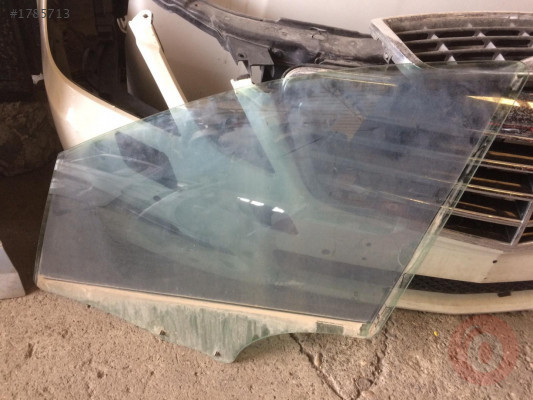 Peugeout 407 ön sol kapı camı çıkma orjınal