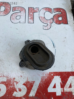 5Q1423339C vw passat B8 direksiyon kutusu üst mafsal braketi