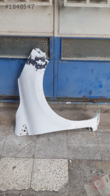 RENAULT CLİO 4 ÖN SAĞ ÇAMURLUK ORJİNAL ÇIKMA YEDEK PARÇA