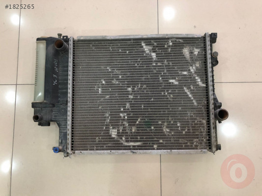 BMW E39 SU RADYATÖRÜ 2139510003