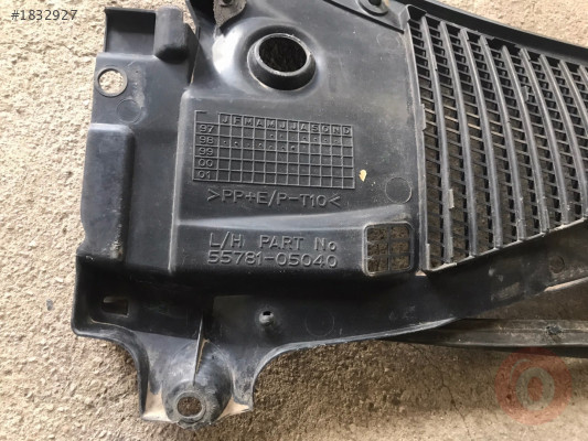 55781-05040 Avensis Ön Cam Izgarası Orijinal çıkma