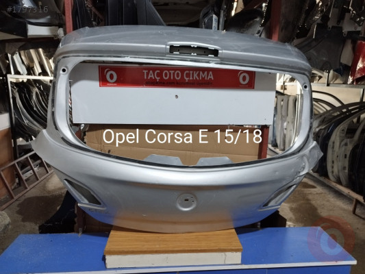 Opel Corsa E çıkma bagaj kapısı