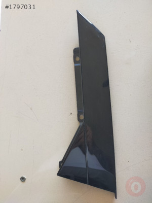AUDİ A3 ARKA SOL KAPI ÇITASI 8V5839903