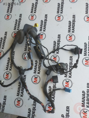 AUDİ A3 ÖN KAPI ELEKTRİK TESİSATI SAĞ 8V4971030A