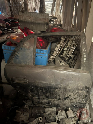 Mazda 626 çıkma sağ arka kapı