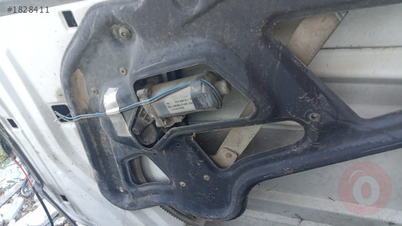 mercedes sprinter çıkma sağ ön cam krikosu