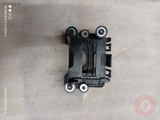 3Q0907704A/3Q0998561 RADAR SENSÖR BRAKETİ PASSAT SÜPERB 2015