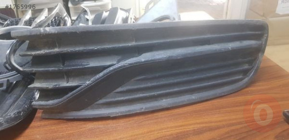 Volkswagen Polo sağ sis far kapağı çıkma