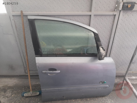 Opel corsa d sağ ön kapı orjinal dolu hatasız  Opel kapı çeş