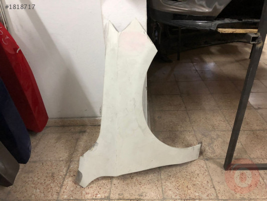 MERCEDES W176 SAĞ ÖN ÇAMURLUK