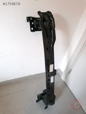 5N0807109B 5N0807109E 5N0807109J ÖB TAMPON DEMİRİ VW TİGUAN 2012