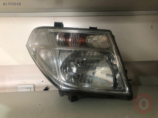 NİSSAN NAVARA 06-10 SAĞ FAR